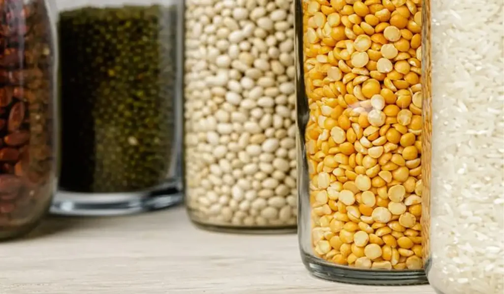بسته بندی حبوبات در ظروف شیشه‌ای